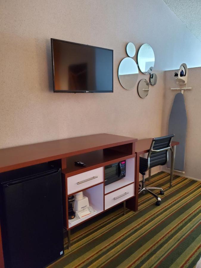 Howard Johnson By Wyndham Phoenix Airport/Downtown Area מראה חיצוני תמונה