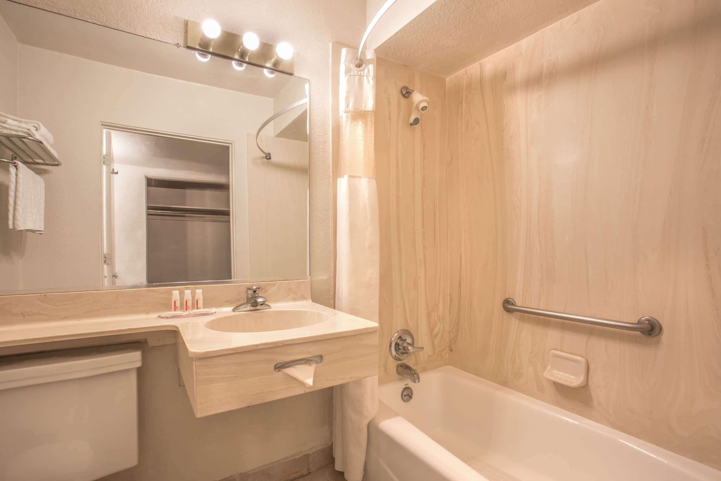 Howard Johnson By Wyndham Phoenix Airport/Downtown Area מראה חיצוני תמונה